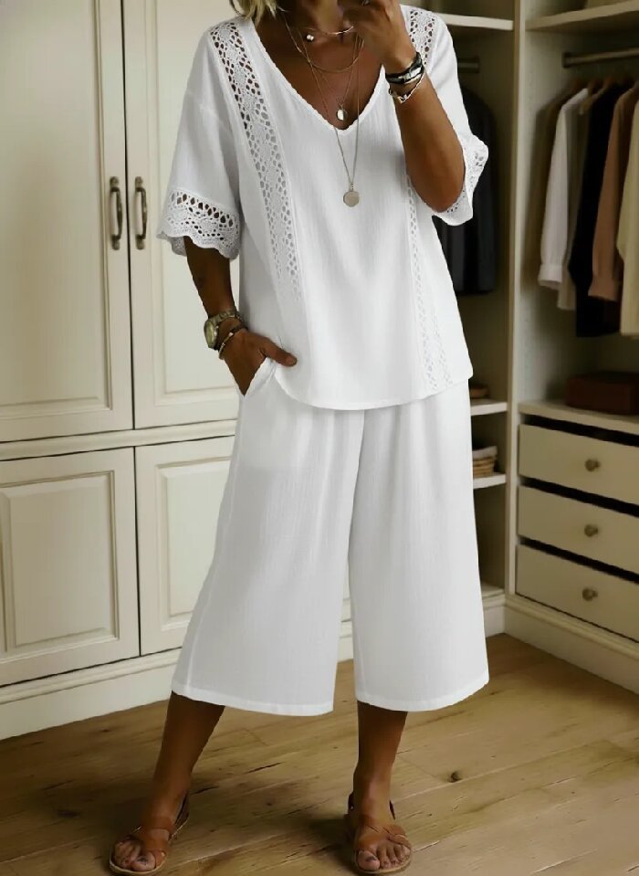 Women's V-neck hollowed-out lace short-sleeved top and capri shorts two-piece set