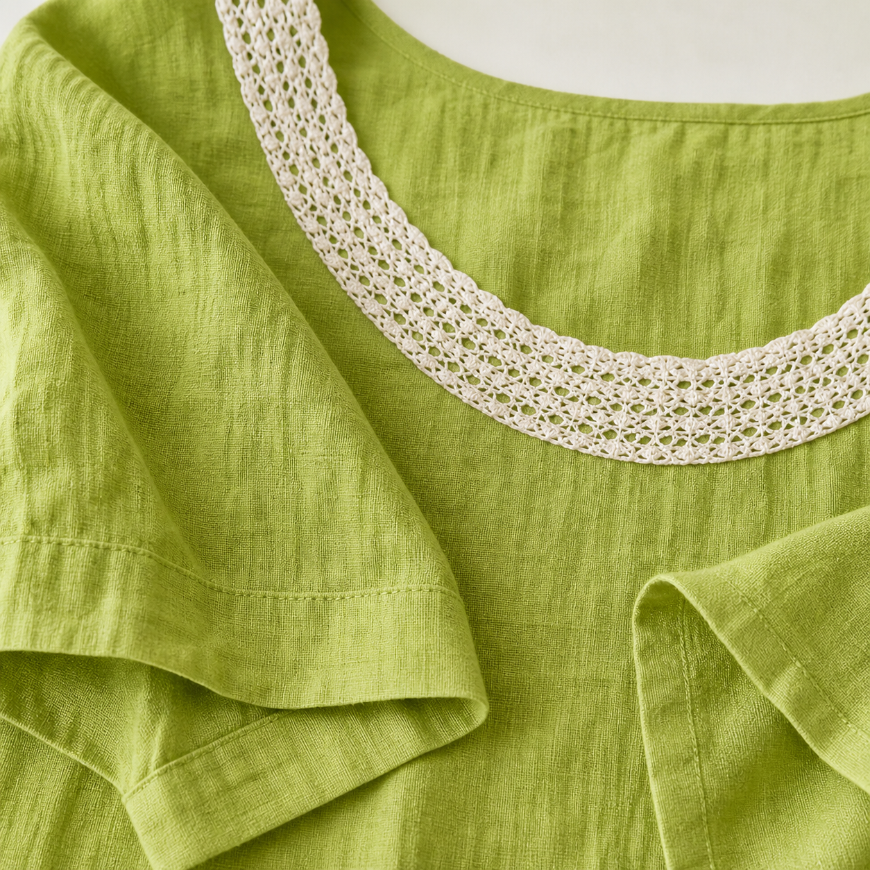 Women's Crochet Lace Neck Linen Short Sleeve Top